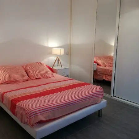 Centre Ville Vue Mer Apartment *